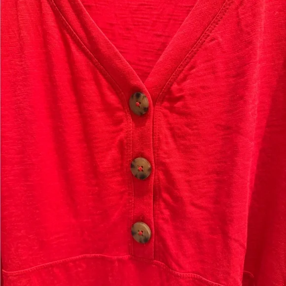 J. Jill red sleeveless top size medium petite with functional buttons - Picture 2 of 4